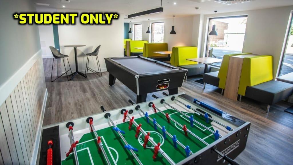 Student Only Zeni Ensuite Rooms, โคล์เชสเตอร์ ภายนอก รูปภาพ