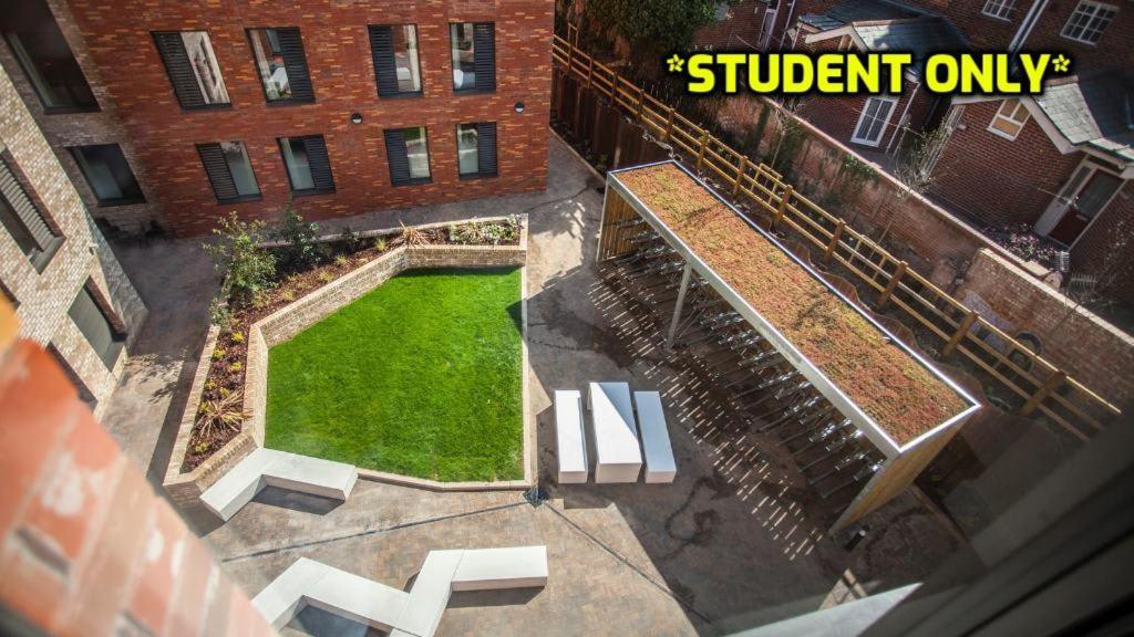 Student Only Zeni Ensuite Rooms, โคล์เชสเตอร์ ภายนอก รูปภาพ