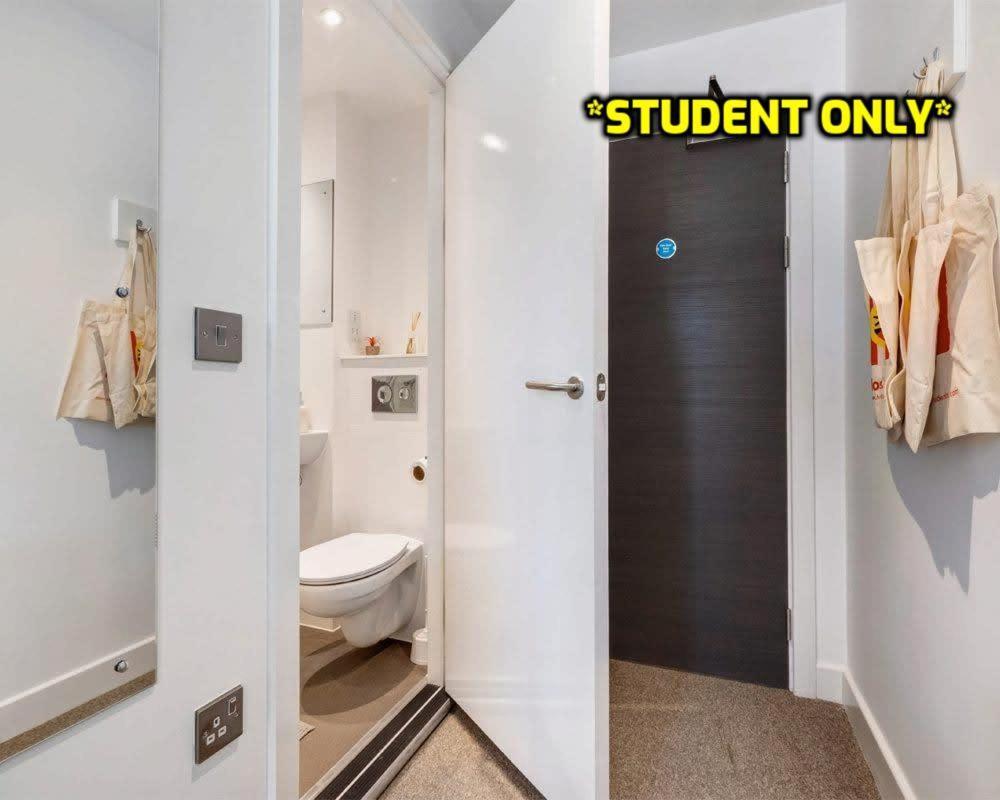Student Only Zeni Ensuite Rooms, โคล์เชสเตอร์ ภายนอก รูปภาพ